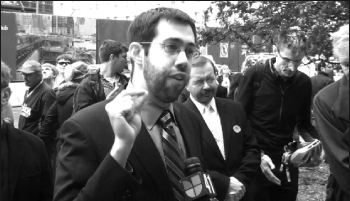 Book ’em Danno! — Bill to fingerprint illegal vendors 8 daniel-2009-05-05_z