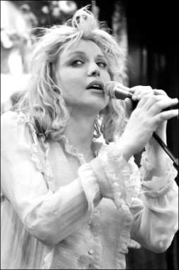 Hole lotta Love at Best Buy 19 court-2009-05-25_z