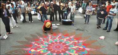 Who can make a huge mandala? The ‘sand man’ can 5 mand-2009-05-25_z