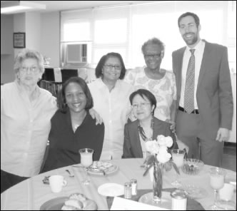 Seniors thank Squadron and Chin 1 squa-2011-05-11_z