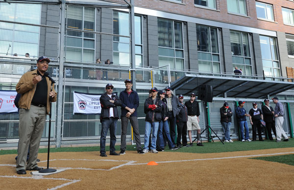 Thompson gets low ratings from B.P.C. activists 1 Downtown Express file photo by Terese Loeb Kreuzer Bill Thompson at the opening ceremonies of the Downtown Little League season in Battery Park City last year. Some neighborhood leaders have praised him for getting the fields reopened, but others have criticized his leadership at the Battery Park City Authority. At the time, he was chairman of the Battery Park City Authority. He resigned one month later to devote himself to his campaign for mayor of New York City.