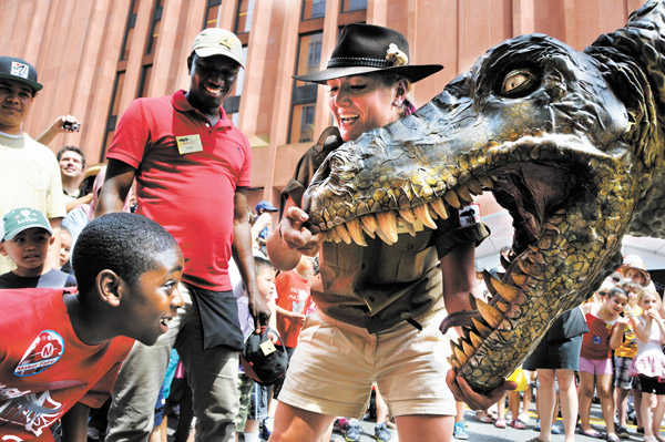 Kareem, scientists — and the brain — team up for fest 5 A raptor had a young boy’s rapt attention