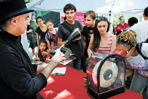Kareem, scientists — and the brain — team up for fest 2 Photos by Bob Krasner At the World Science Festival, Denny Daniel from The Museum of Interesting Things demonstrated an Edison cylinder phonograph while a woman checked out a Mutoscope, both inventions from the early 1900s.