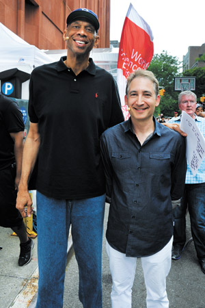 Kareem, scientists — and the brain — team up for fest 3 N.B.A. great Kareem Abdul-Jabbar posted up next to theoretical physicist Brian Greene, co-founder of the World Science Festival.