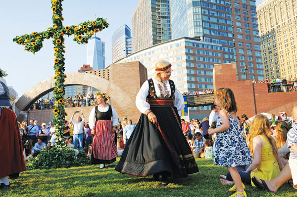 Swedes celebrate summer solstice Downtown 3 Downtown Express photos by Terese Loeb Kreuzer There were an estimated 6,000 people at this year’s Swedish Midsummer Festival in Wagner Park.