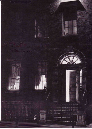 Walk with the dead, on museum’s ghost tour 2 Lights on, and somebody’s definitely home. This East Fourth Street museum delivers on its rep, as “Manhattan’s most haunted house.” PHOTO COURTESY OF MERCHANT’S HOUSE MUSEUM