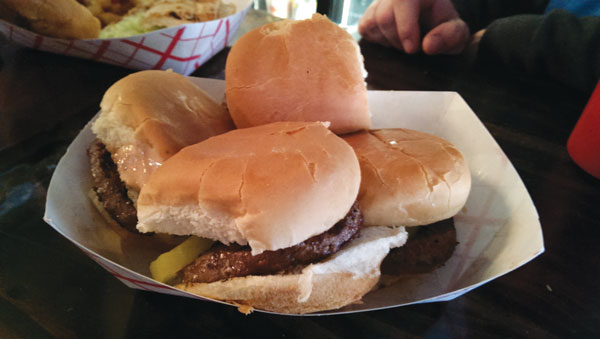 Seaport Report, Week of Aug. 13, 2015 1 Downtown Express photo by Janel Bladow. Thanks to a new city law, sliders at Jeremy’s Ale House now come in paper containers instead of foam and their famed 32-ounce beers…gasp — are no longer served in Styrofoam.