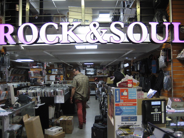 The heart of Rock and Soul is still beating 1 Loyal customers have followed Rock and Soul to its new W. 37th St. Location. Photo by Dusica Sue Malesevic.