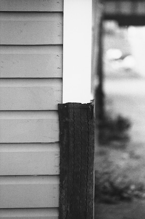 New York notes on Ellsworth Kelly (1923-2015) 4 Ellsworth Kelly: “Garage, Hudson” (1977, Gelatin silver print, 12 3/4 x 8 1/2 inches, 32 x 22 cm). Image © Ellsworth Kelly, courtesy Matthew Marks Gallery.