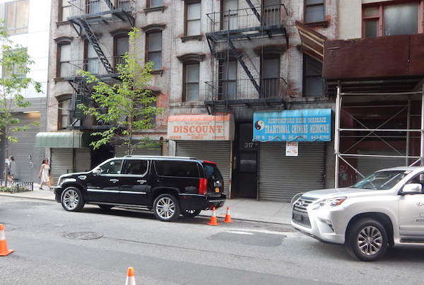 CB4 Raises Alarm About West Side Demolition “Epidemic” 1 CB4 members maintain that approval for the demolition of 317-319 W. 35th St. was improperly obtained. | SEAN EGAN