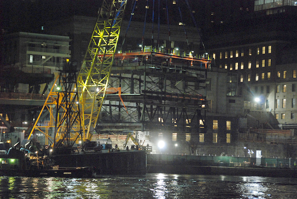 Rockefeller University’s Two-Acre Expansion Sails Up the East River 5 A close-up of the module being put in place, with the FDR Drive at the level where there is green fencing. | FRANK FARANCE