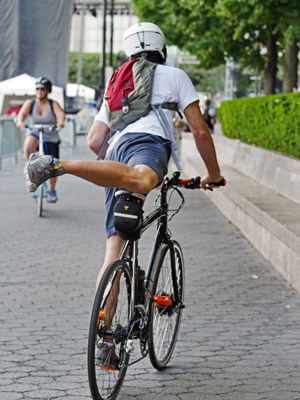 Bikes begone! CB1 endorses plan to steer bicyclists away from esplanade toward Hudson River Greenway 1