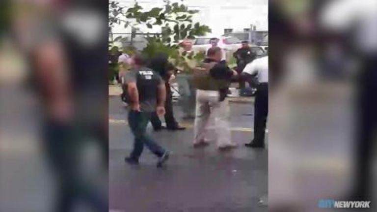 Eyewitness video of Chelsea bombing suspect being put into custody 1 Eyewitness video of Chelsea bombing suspect being put into custody
