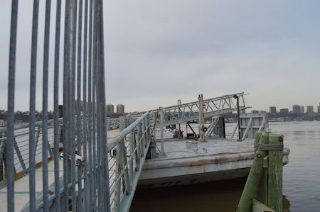 Local Pols Push West Side Ferry Service –– So Far, With Little Luck 2 The existing West Harlem pier at 125th Street. | JACKSON CHEN
