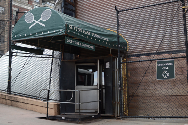 Queensboro Oval’s Fate Still Uncertain, Sutton East Tennis Given Another Year 2 The entryway to the Sutton East tennis bubble in the Queensboro Oval. | JACKSON CHEN