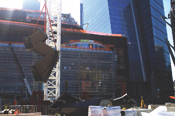 Arriving by Sea, Vessel Takes Shape on Land 2 The construction of Vessel at Hudson Yards begins with the rising of its first 10 pieces. | BIANCA SILVA