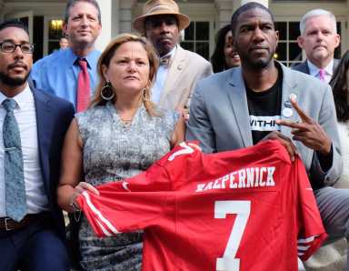 city-council-take-axxx-knee-2017-09-28-v,VIL,PRINT_WEB,WEB