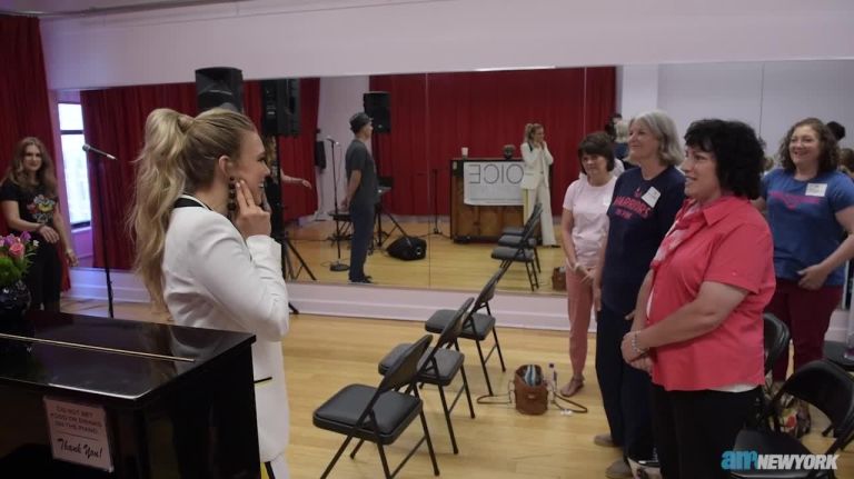 Singer Rachel Platten surprises cancer patients 1 Singer Rachel Platten surprises cancer patients