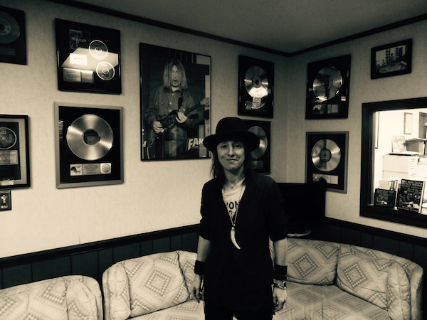 Emily Duff serves up that country soul 3