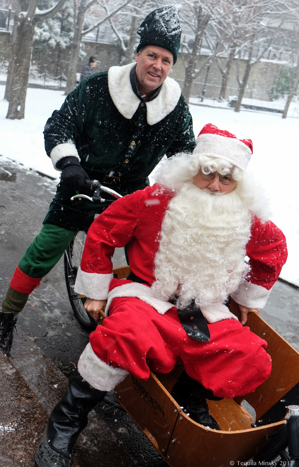Santa Claus is comin' to Downtown! 1
