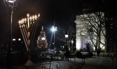 menorah-washington-square-2017-12-21-v,VIL,PRINT_WEB,WEB-1