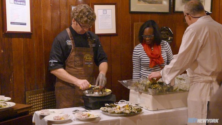 Not sure what to serve on Thanksgiving? Try oysters! 1 Not sure what to serve on Thanksgiving? Try oysters!