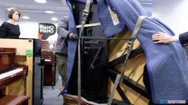 Father-daughter business rents out pianos each Christmas