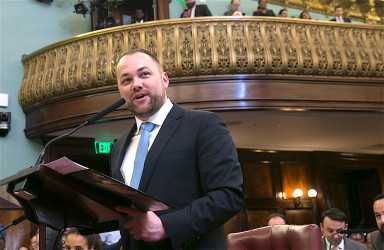 Corey-Jxxxxohnson-Speaks-to-His-Colleagues-in-City-Hall-Credit-William-Alatriste-copy-1