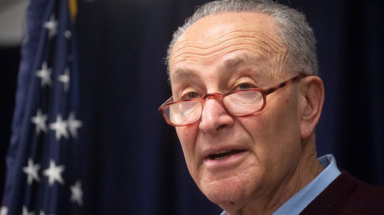 Schumer: FAA weakened by lack of leadership, Trump's executive orders 1 nySCHU190325_photos