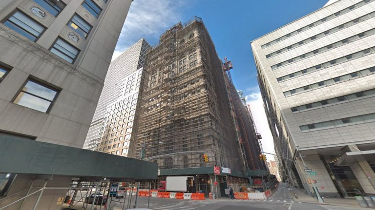 Developers can cut access to historic Manhattan clock tower, court rules 1 amnwCLOCK190329