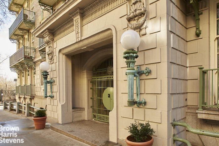 REAL ESTATE: A fresh look at the dowager Upper East Side 4