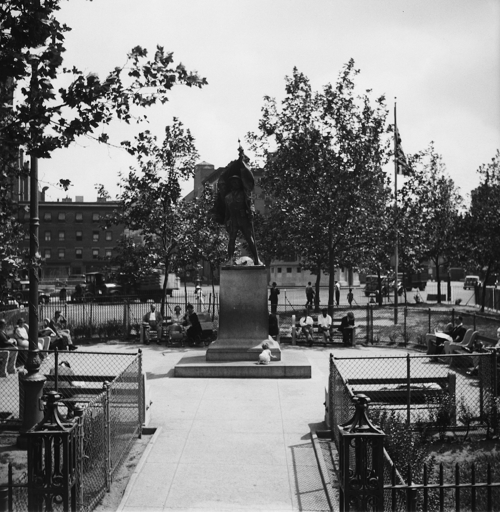 6018_1935-07-08_View south, Abingdon Square Doughboy_Alajos Schuszler