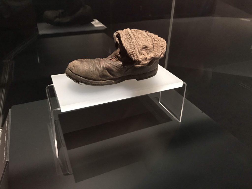 Exhibit brings home Auschwitz’s horrors 4