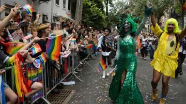 pride-topper