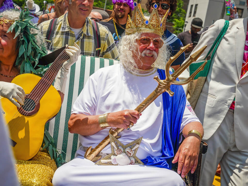 Mermaids, monsters and Guthries make a splash 1