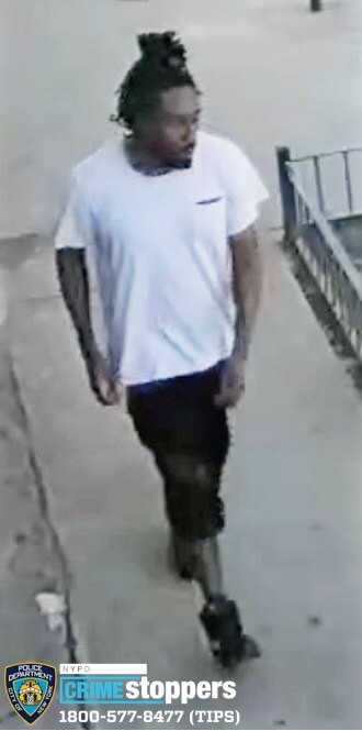 Crook swipes senior's chains on Ave. D 1