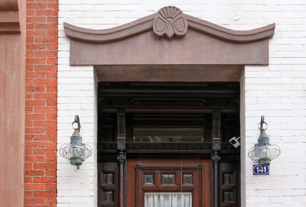 REAL ESTATE: Lighting a brownstone or townhouse exterior 2