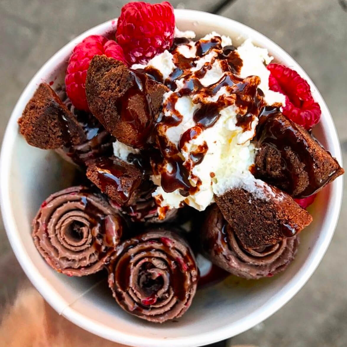 I-CE-NY is an ice cream shop on a roll 2