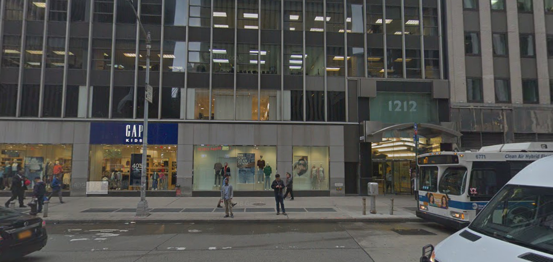 Pair interrupts man's meal in Midtown Manhattan to steal his backpack at knifepoint: NYPD 1