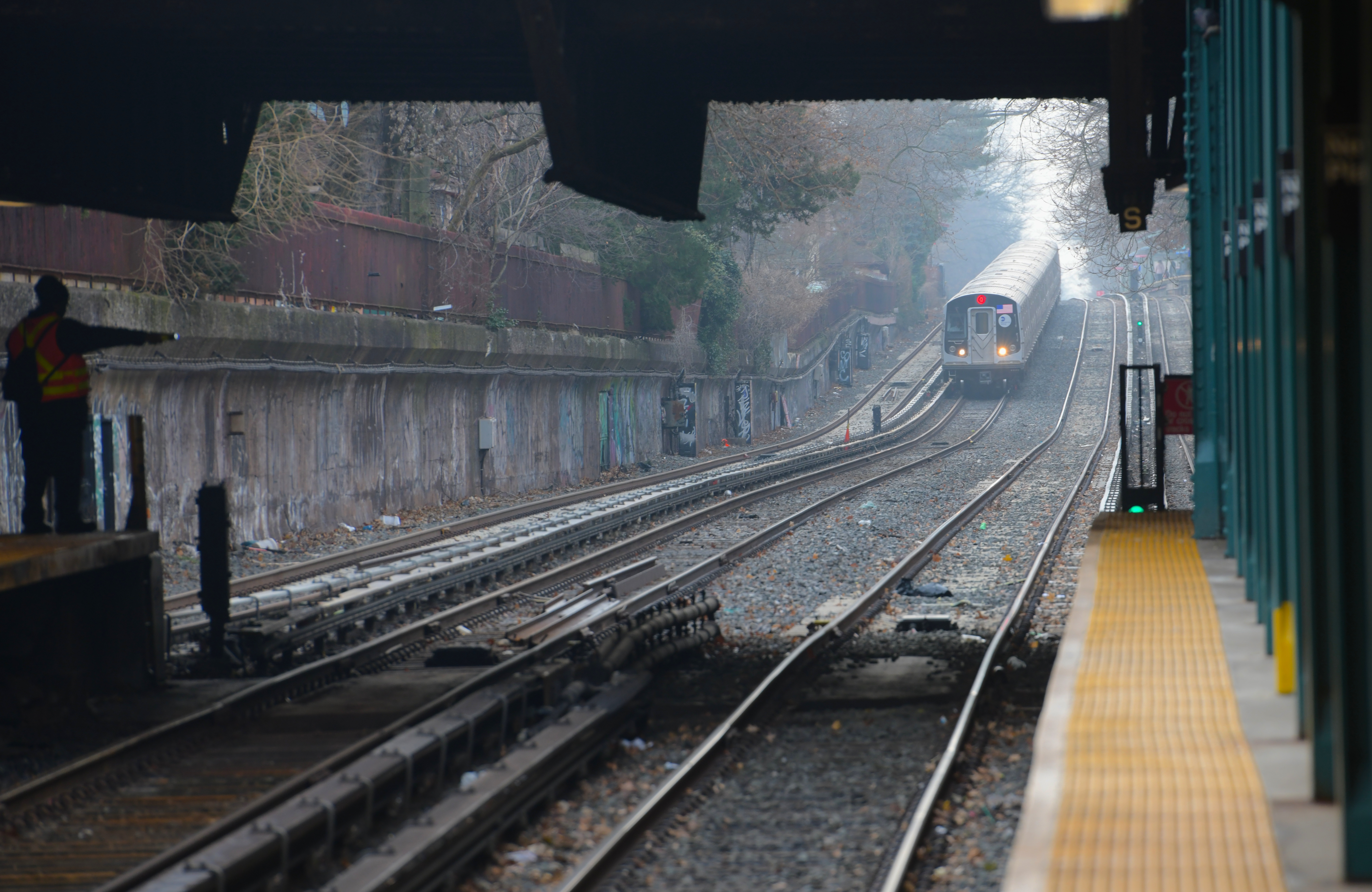 Man struck and killed by train at Newkirk Plaza 3