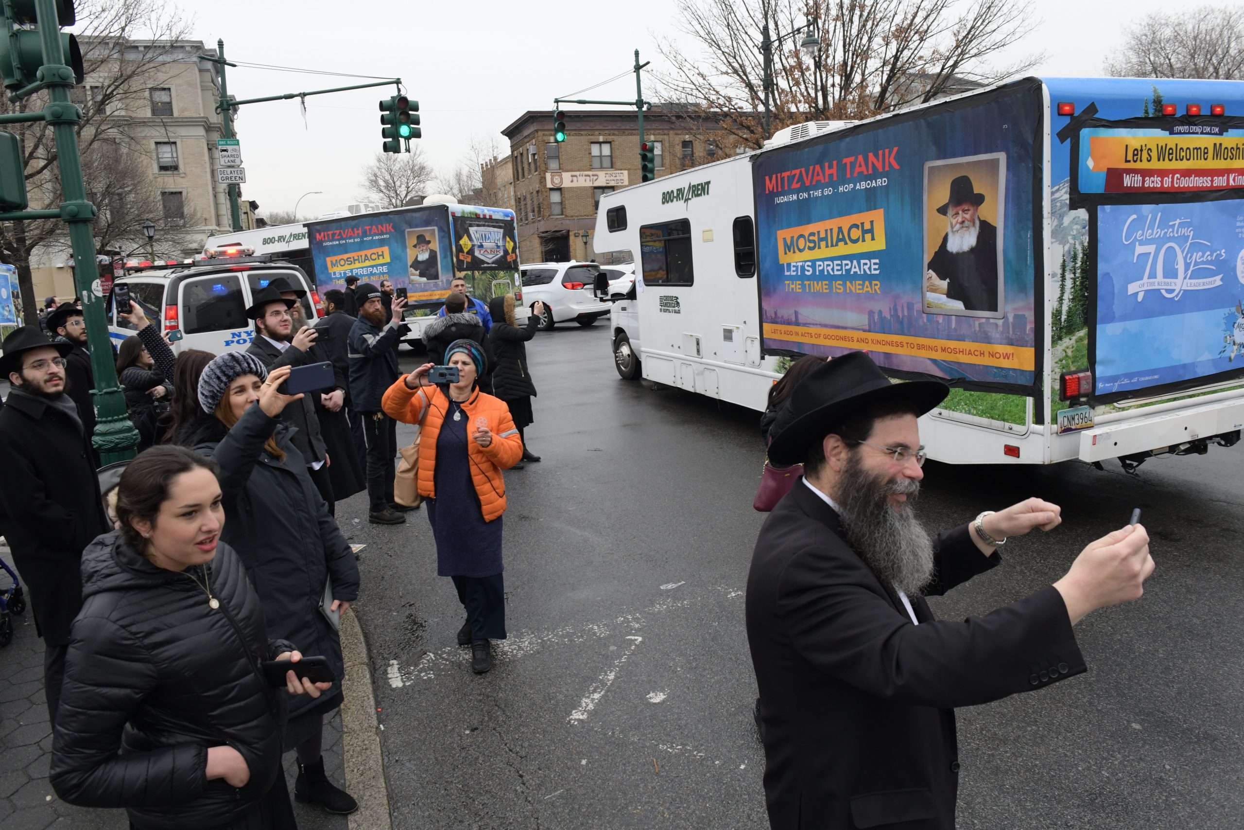70 RVs descend on city for 70th anniversary of Schneerson becoming a rabbi 3