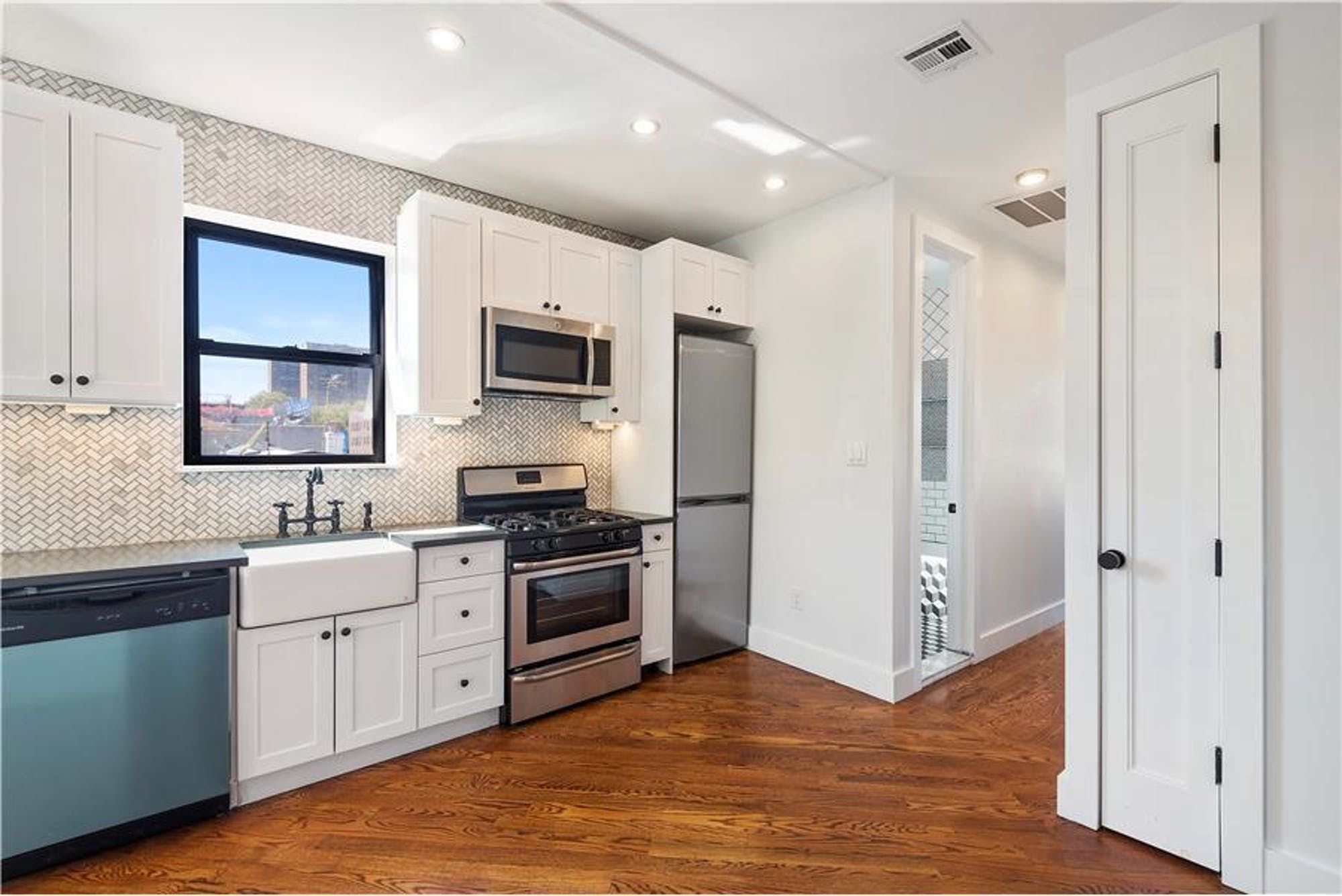 No fee rentals: $3000 or less with 3 bedrooms and 2 bathrooms in Brooklyn & Manhattan 5