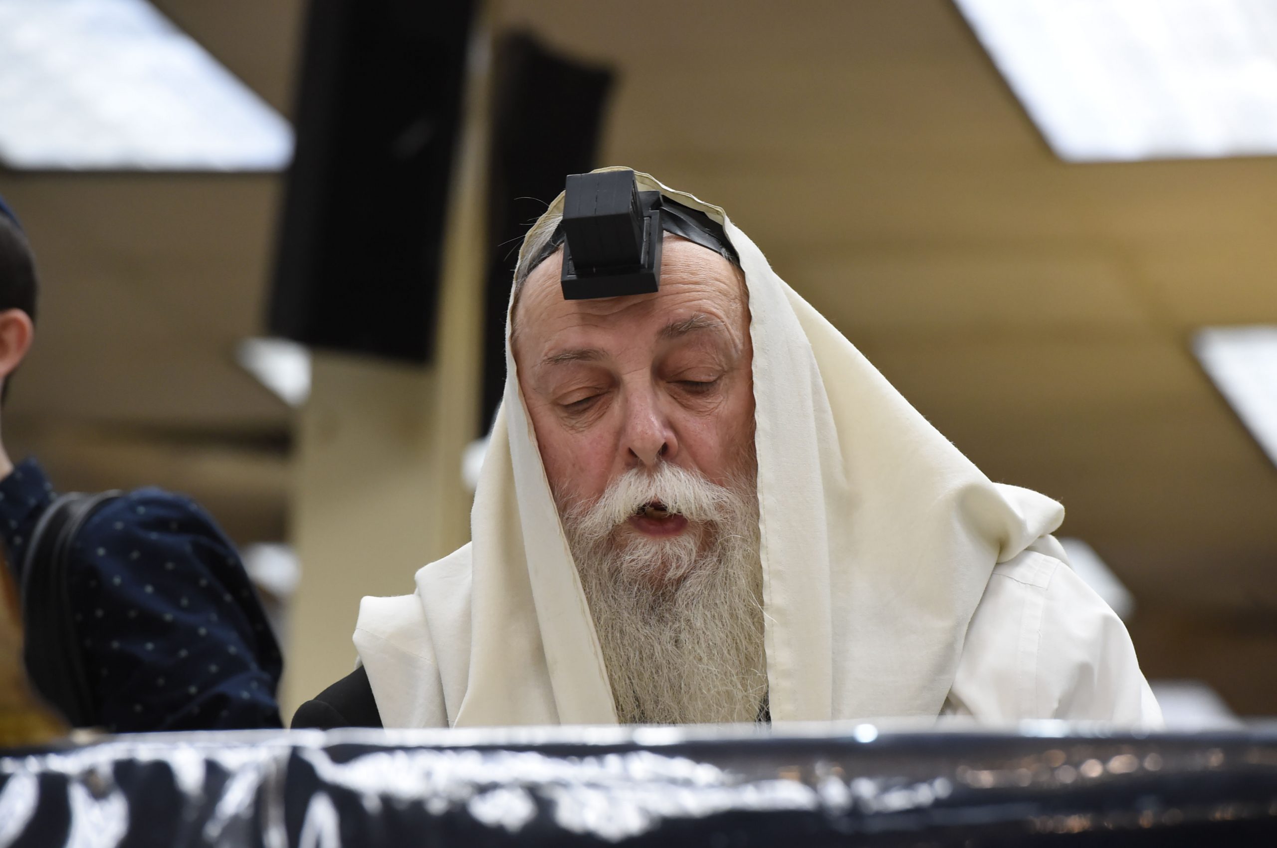 Despite coronavirus, Jewish residents in Brooklyn choose to celebrate Purim together 2