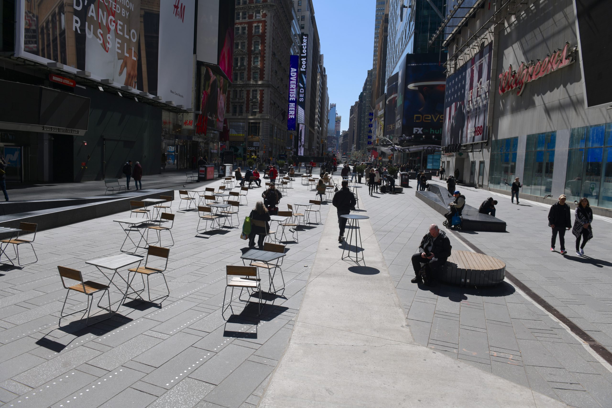 Times Square virtually empty amid virus crisis, and the workers suffer 4