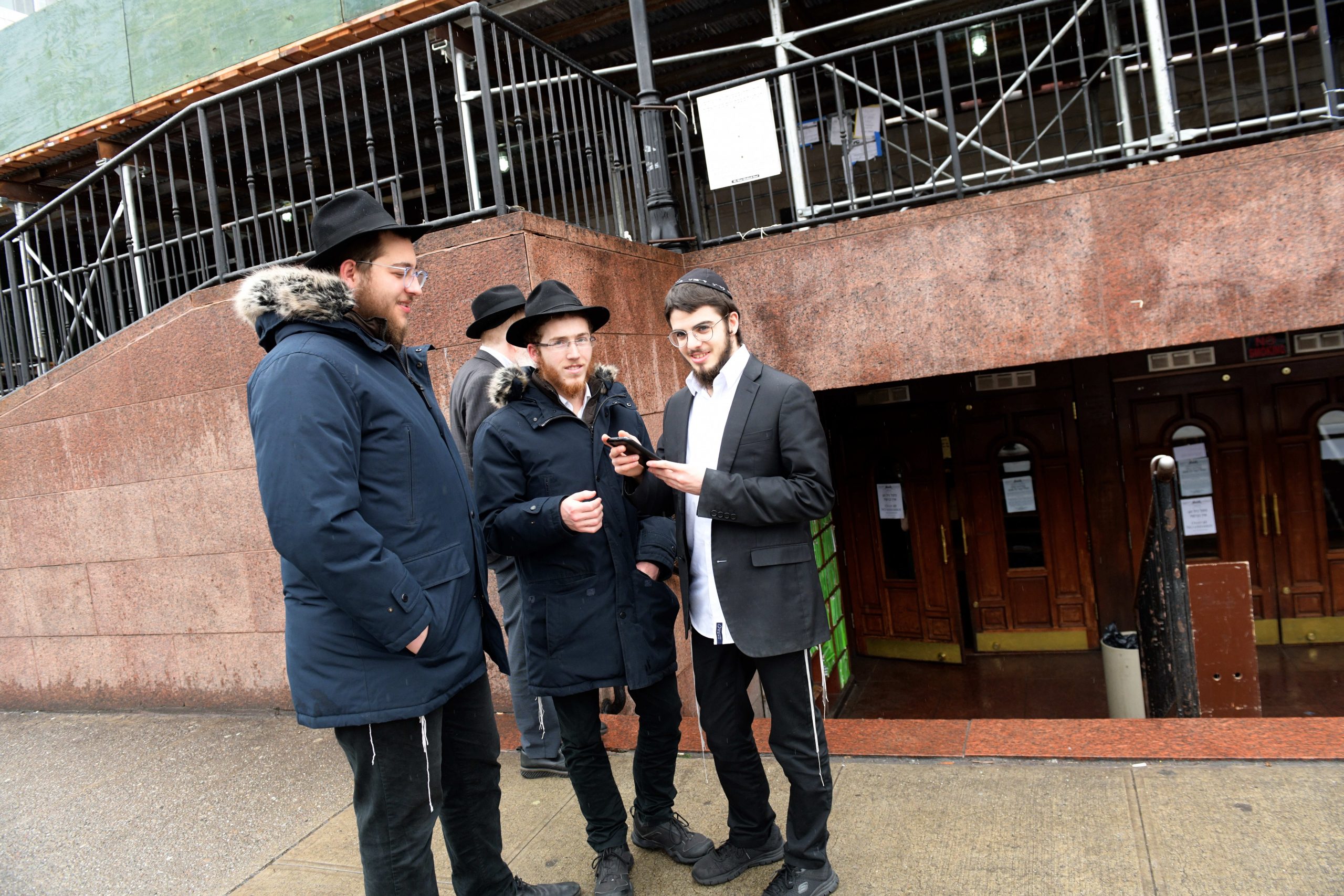 Rabbis say pray, but don't risk yourself or others 5