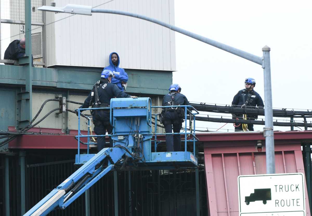 EDP  kept cops at bay for more then five hours after threating t