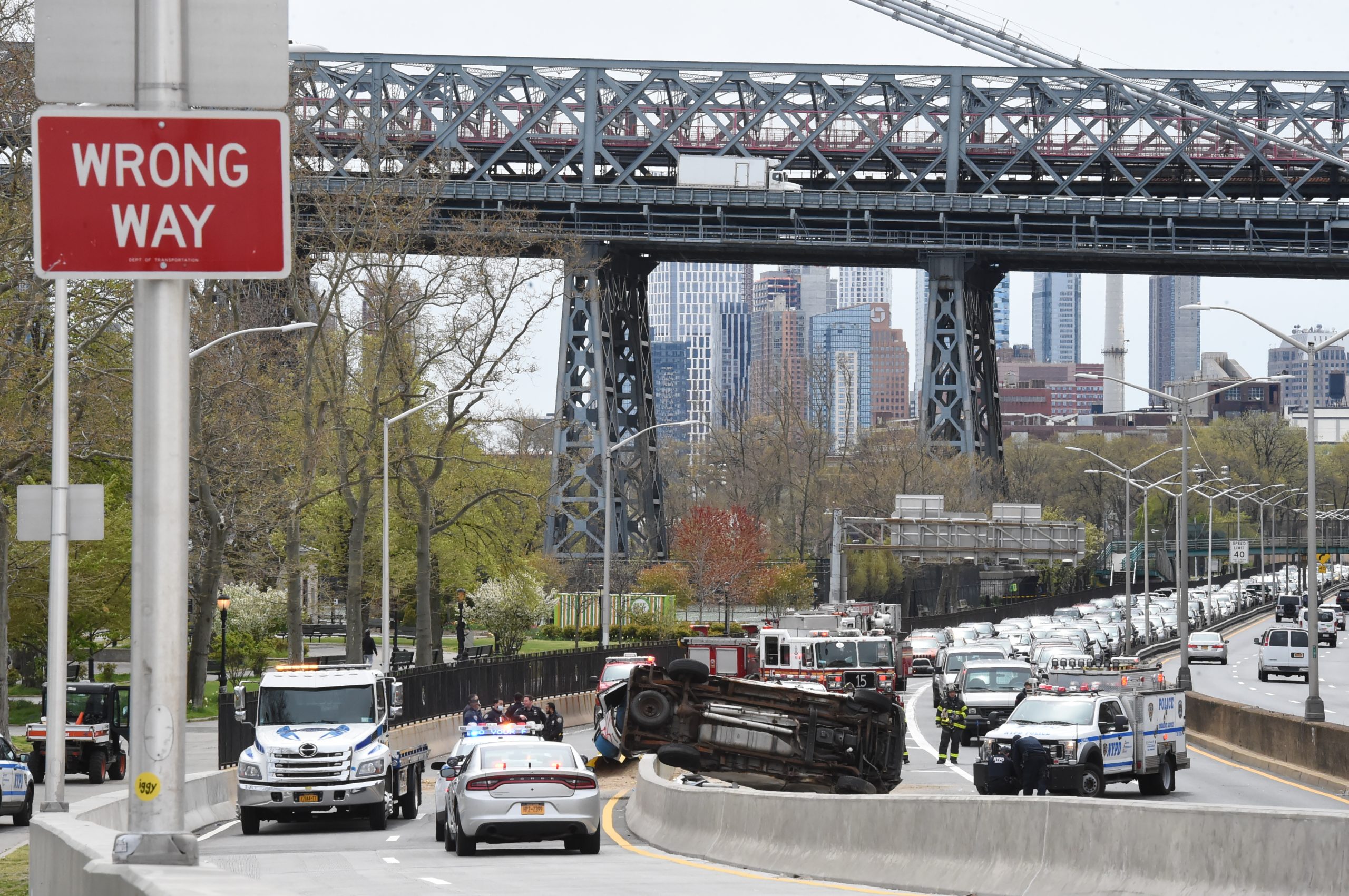 Van delivering barrels of soap in 'spectacular' crash on FDR Drive 2