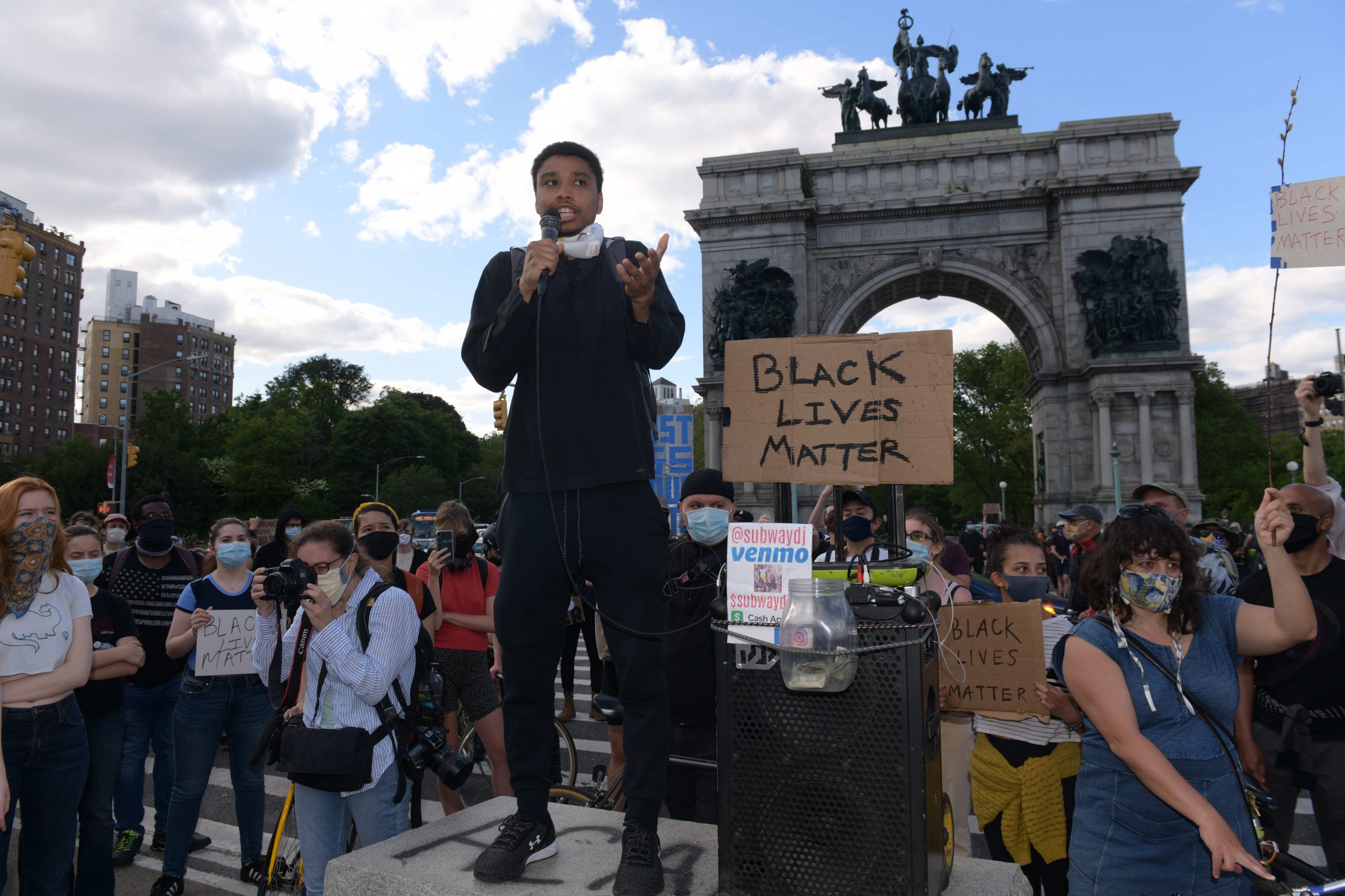 LIVE UPDATES: Sunday evening protests in NYC bring some clashes among the calm 2