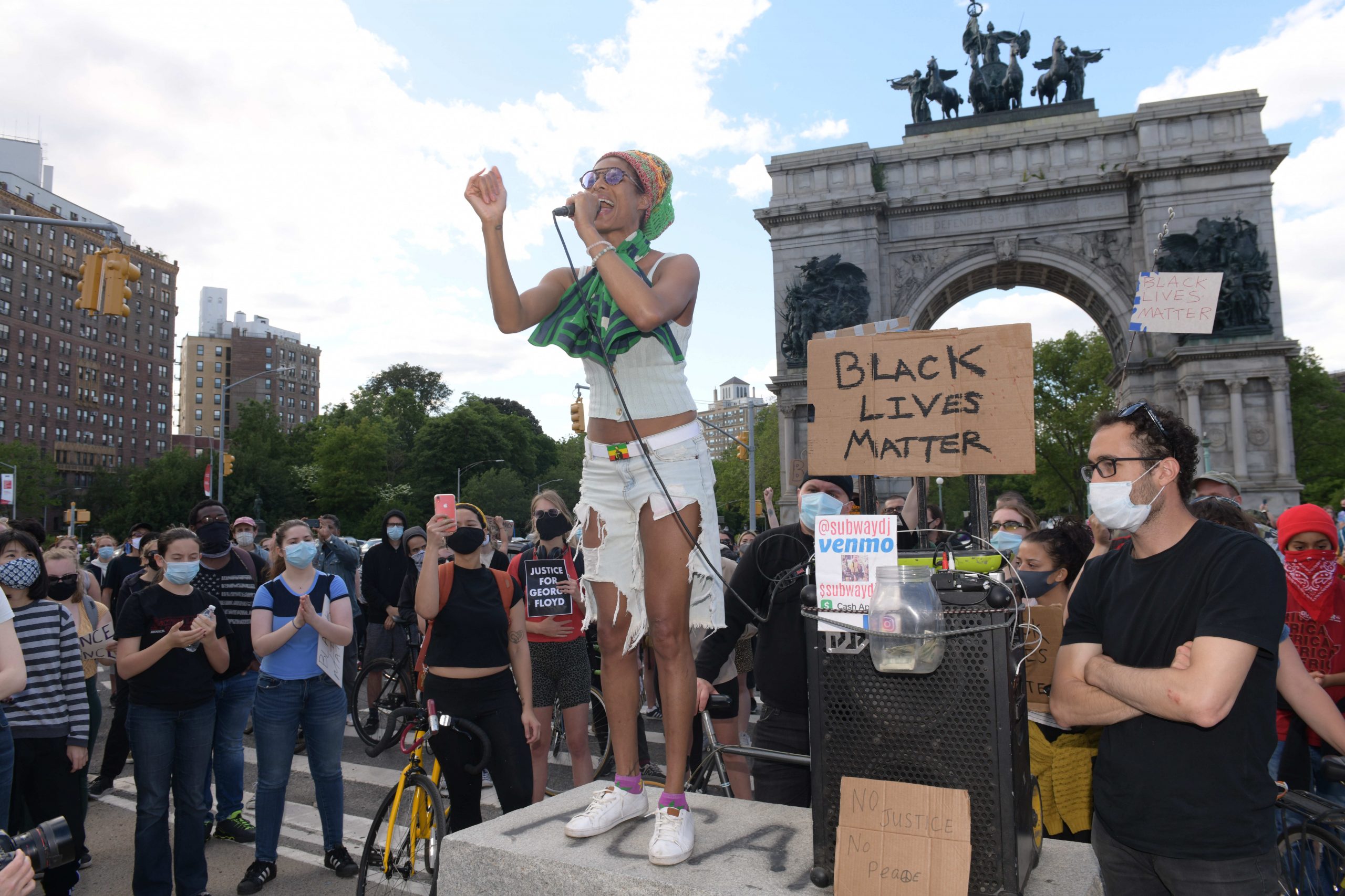 Brooklyn protests mostly peaceful, but marchers to Manhattan on path of destruction 4