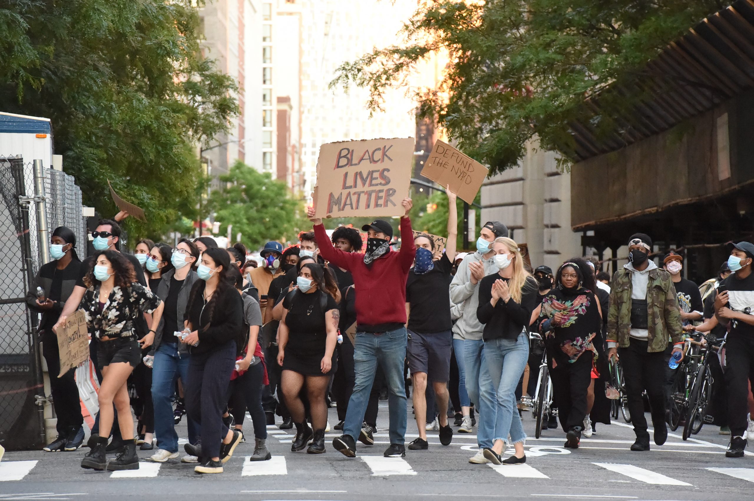 Brooklyn protests mostly peaceful, but marchers to Manhattan on path of destruction 8